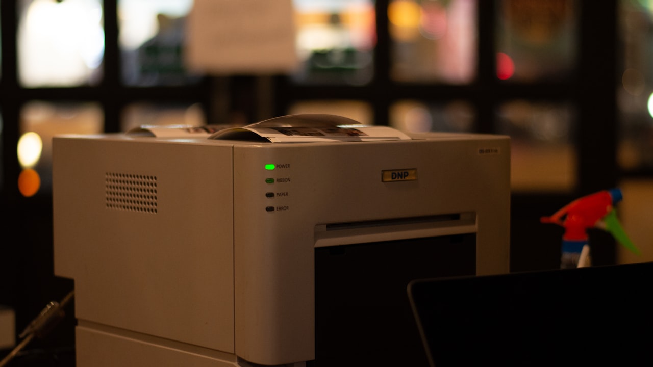 Printing Mini Notes Papers for Event Planners with Mini Instant Printers